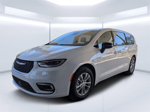 New 2026 Chrysler Pacifica Select image 7
