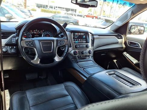 Used 2019 GMC Yukon Denali w/ Denali Ultimate Black Edition AWD/4WD image 7
