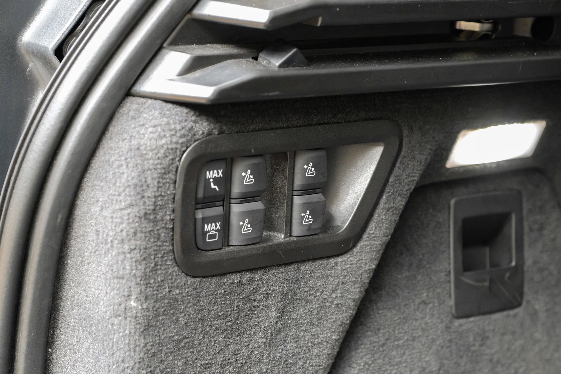 Used 2025 BMW X7 xDrive40i AWD/4WD image 75