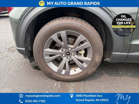 Used 2022 Ford Explorer XLT w/ Equipment Group 202A AWD/4WD image 28