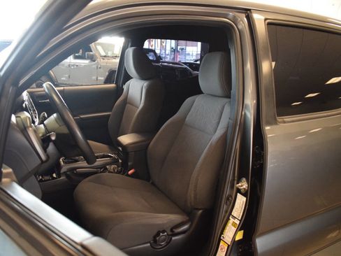 Used 2019 Toyota Tacoma TRD Sport w/ Technology Package image 52