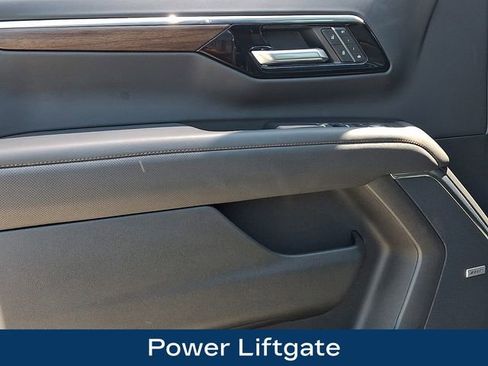 Used 2025 Chevrolet Suburban High Country AWD/4WD image 22