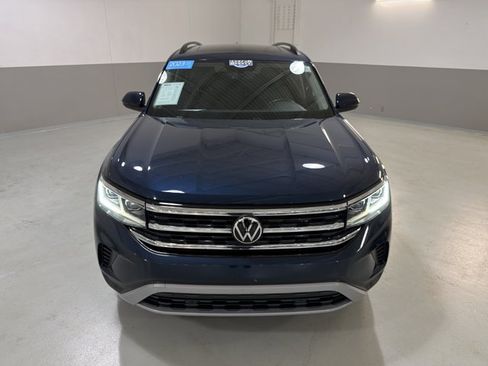 Used 2023 Volkswagen Atlas SE w/ Panoramic Sunroof Package AWD/4WD image 3