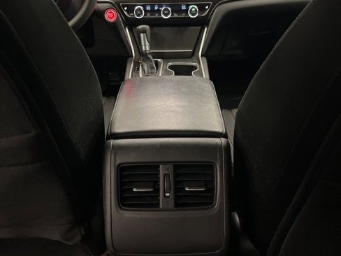 Used 2018 Honda Accord EX image 31