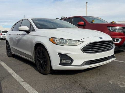Used 2019 Ford Fusion SE w/ Equipment Group 151A image 2