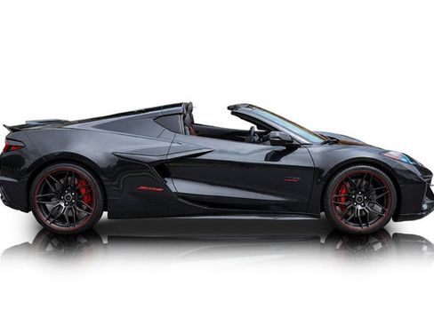 Used 2023 Chevrolet Corvette Z06 RWD image 2