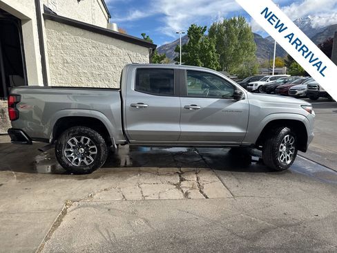Used 2025 Chevrolet Colorado Z71 w/ Technology Package AWD/4WD image 7