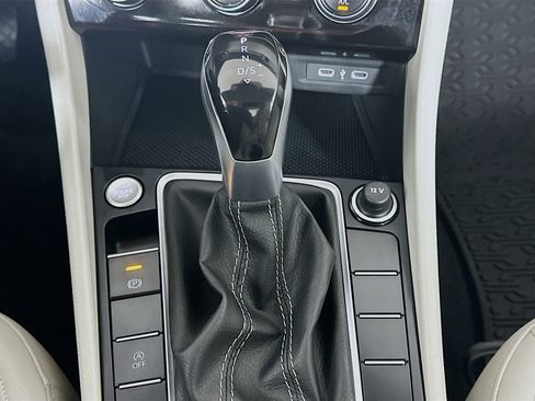 Used 2024 Volkswagen Jetta SE image 25