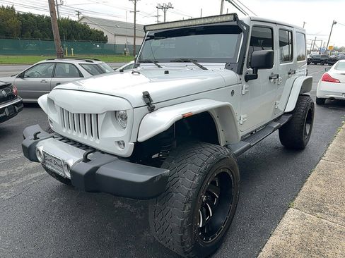 Used 2017 Jeep Wrangler Unlimited Sahara w/ Connectivity Group image 5