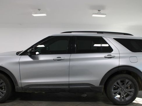 Used 2023 Ford Explorer XLT w/ Equipment Group 202A image 6