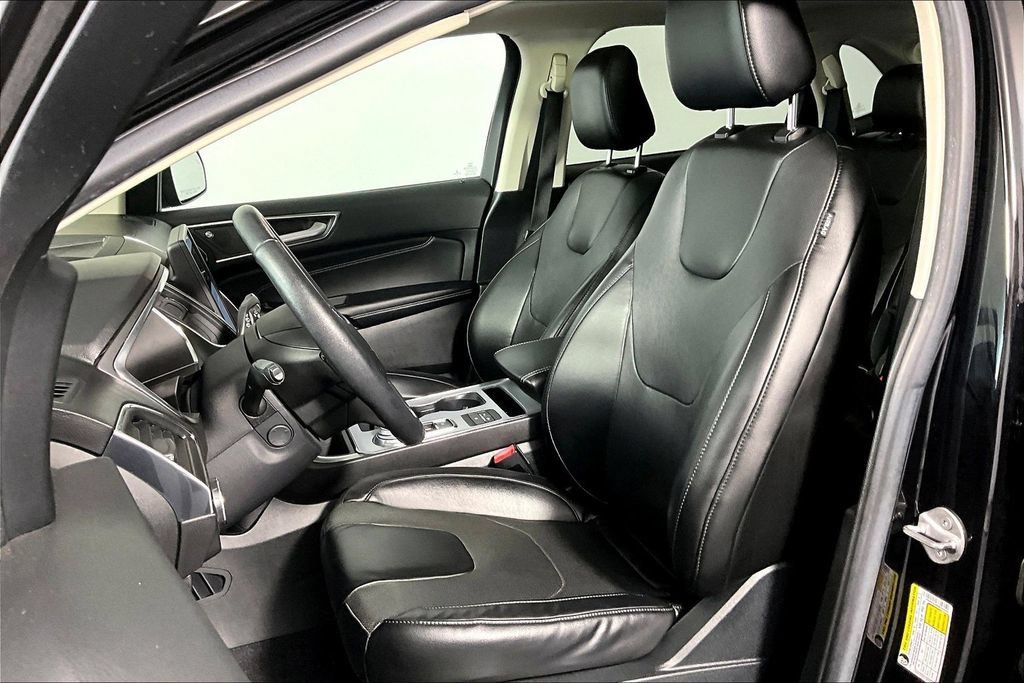 Used 2021 Ford Edge Titanium w/ Equipment Group 301A FWD image 25