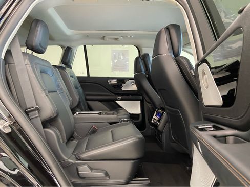 Used 2025 Lincoln Aviator Reserve w/ Equipment Group 201A image 19