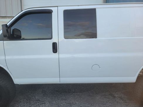 Used 2011 Chevrolet Express 1500 AWD image 4
