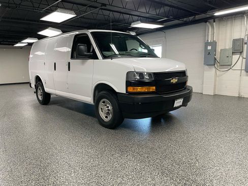 Used 2021 Chevrolet Express 2500 w/ Driver Convenience Package RWD image 3