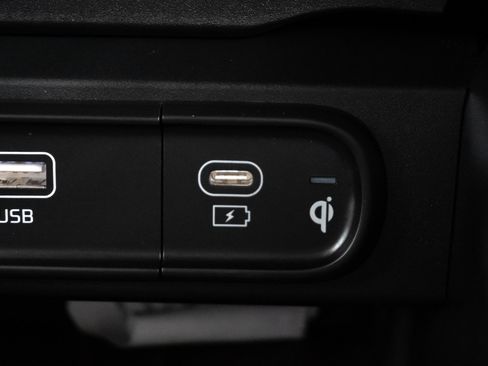 Used 2024 Kia Telluride EX w/ EX Captain's Chair Package image 33