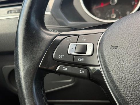 Used 2018 Volkswagen Tiguan SE AWD/4WD image 15
