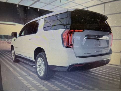 Used 2024 GMC Yukon XL SLT w/ SLT Premium Package AWD/4WD image 5