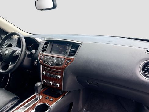 Used 2020 Nissan Pathfinder Platinum FWD image 31