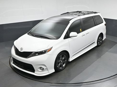 Used 2016 Toyota Sienna SE Premium w/ Protection Package FWD image 77