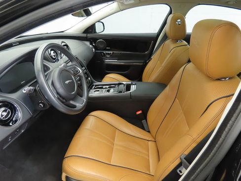Used 2019 Jaguar XJ R-Sport image 20