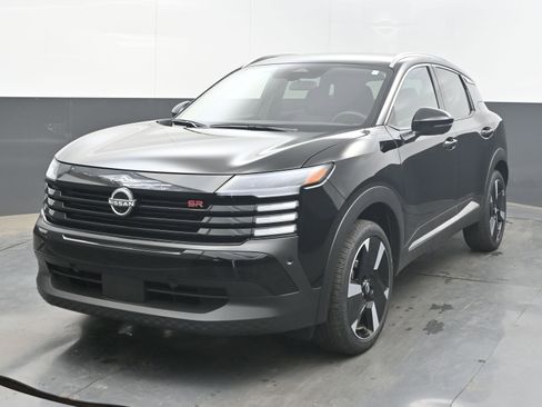 Used 2025 Nissan Kicks SR image 4