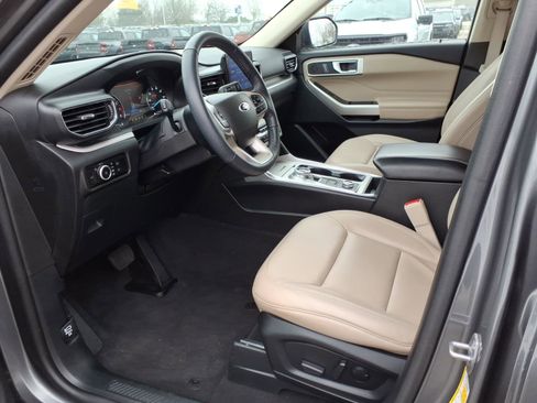 Used 2023 Ford Explorer XLT w/ Equipment Group 202A image 11