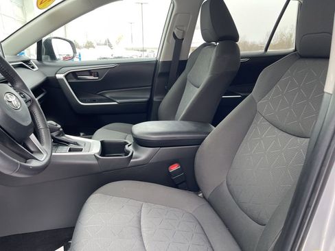 Used 2022 Toyota RAV4 XLE w/ Convenience Package image 11
