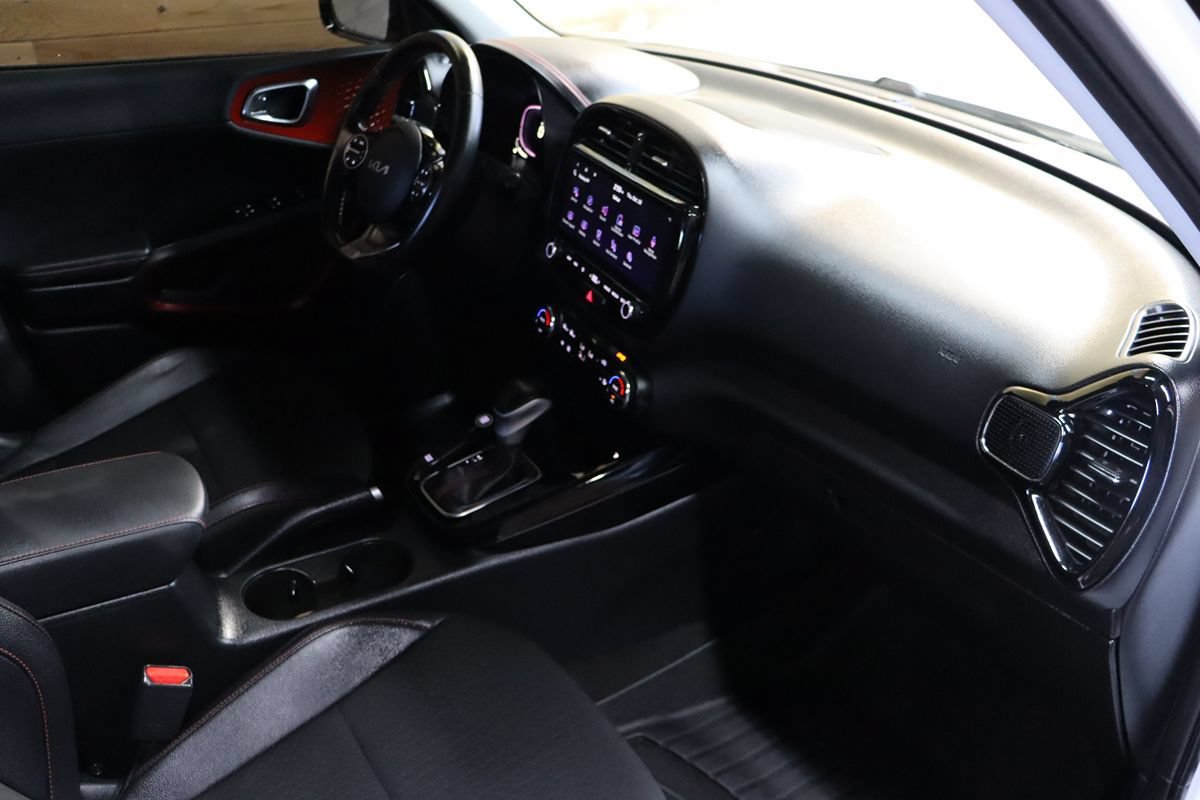 Used 2023 Kia Soul GT-Line FWD image 47