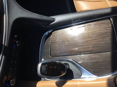 Used 2019 Buick Enclave Essence FWD image 19
