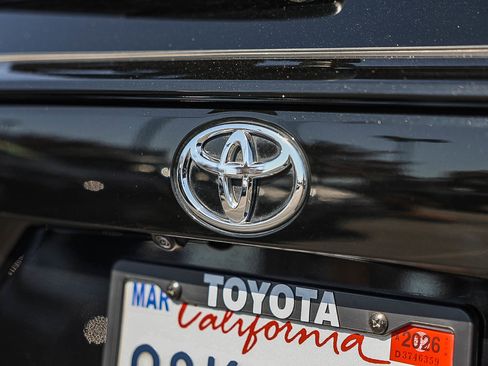 Used 2025 Toyota RAV4 XLE FWD image 24