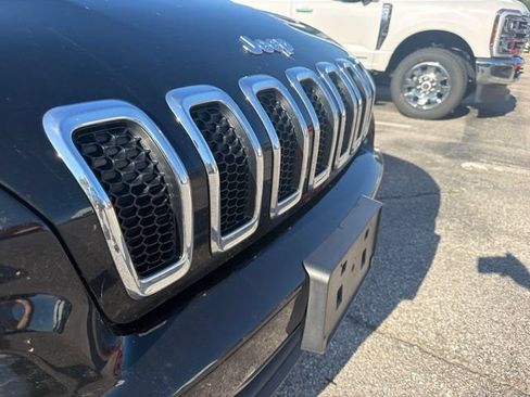 Used 2018 Jeep Cherokee Latitude Plus w/ Cold Weather Group AWD/4WD image 9