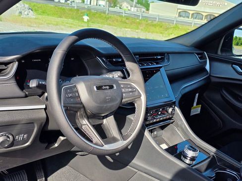 New 2026 Jeep Grand Cherokee L Laredo AWD/4WD image 11
