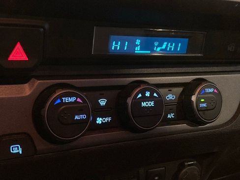 Used 2021 Toyota Tacoma TRD Sport w/ Technology Package image 25