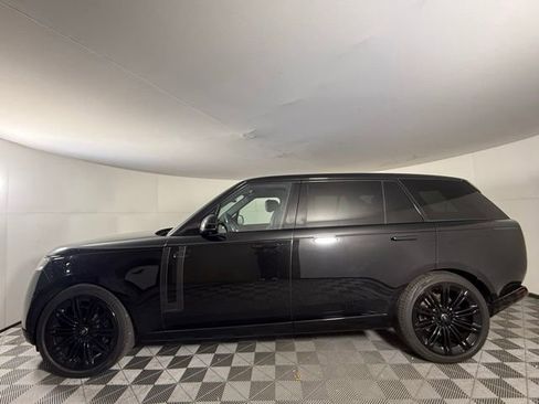 Used 2024 Land Rover Range Rover Long Wheelbase Autobiography image 4