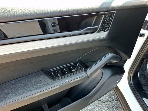 Used 2024 Porsche Cayenne AWD/4WD image 13