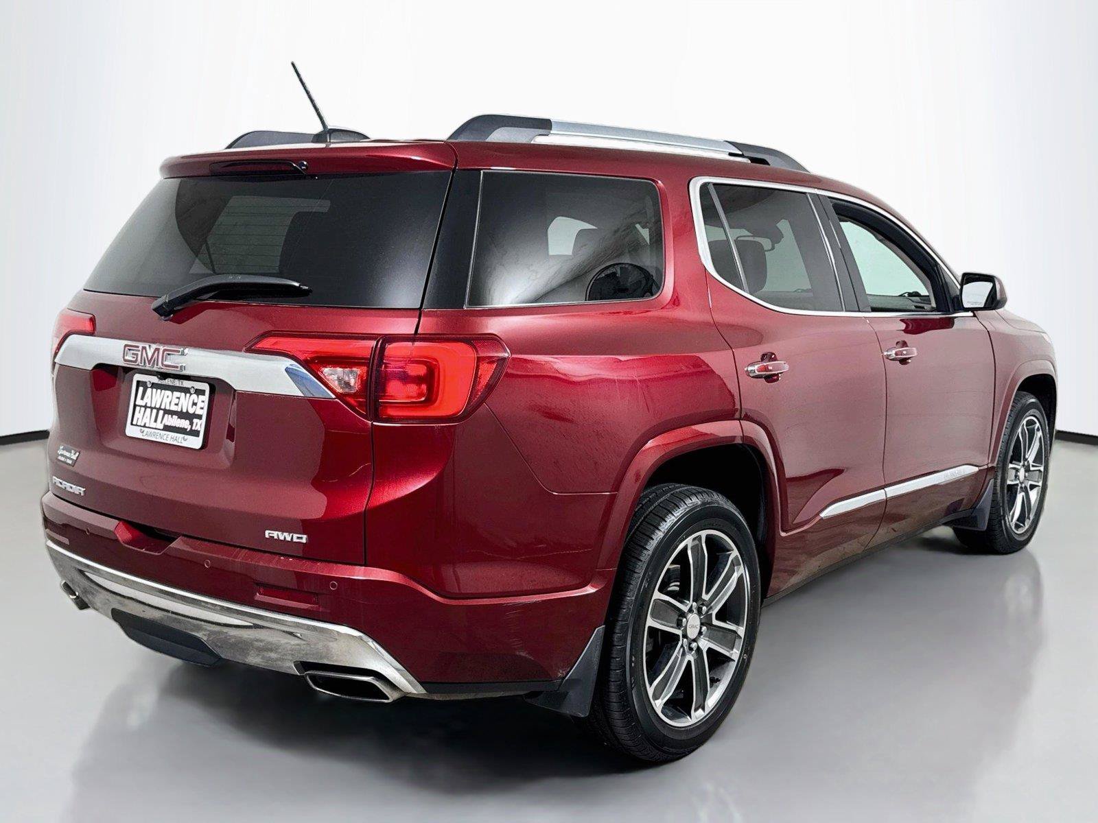 Used 2018 GMC Acadia Denali w/ Technology Package AWD/4WD image 4