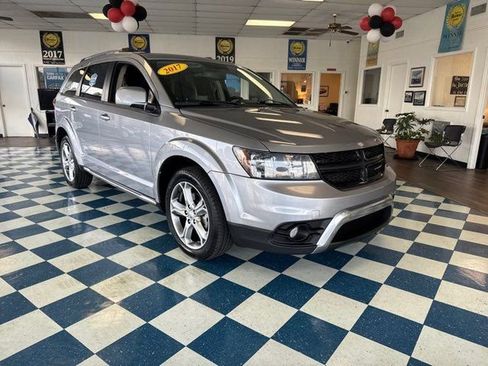 Used 2017 Dodge Journey Crossroad image 1