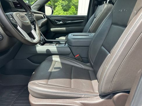 Used 2023 GMC Yukon XL Denali RWD image 10