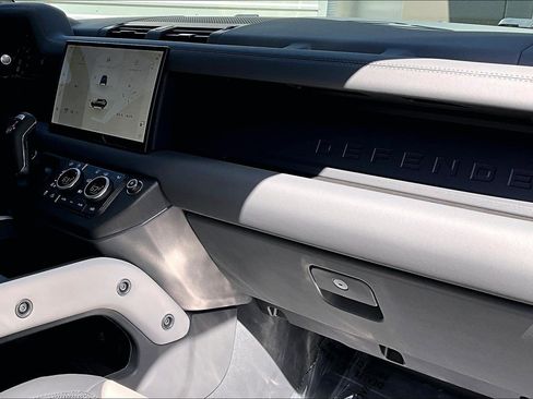 Used 2025 Land Rover Defender 110 S image 16