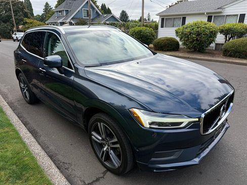 Used 2018 Volvo XC60 T5 Momentum w/ Convenience Package image 6