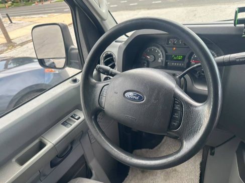 Used 2014 Ford E-250 and Econoline 250 w/ Power Group RWD image 12