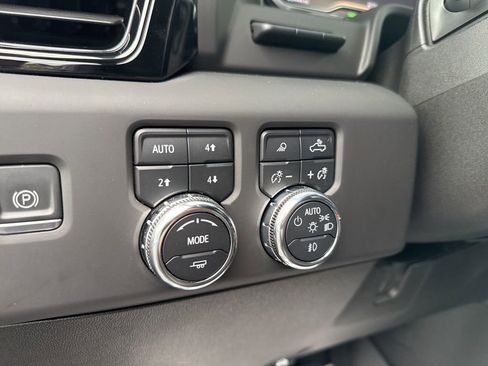 Used 2024 GMC Sierra 2500 AT4 w/ AT4 Premium Plus Package AWD/4WD image 18