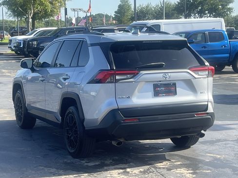 Used 2020 Toyota RAV4 XLE w/ Convenience Package FWD image 8