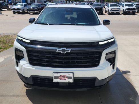 Used 2024 Chevrolet Traverse LT w/ Midnight/Sport Edition FWD image 2