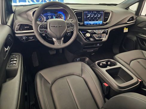 New 2026 Chrysler Pacifica Select image 14