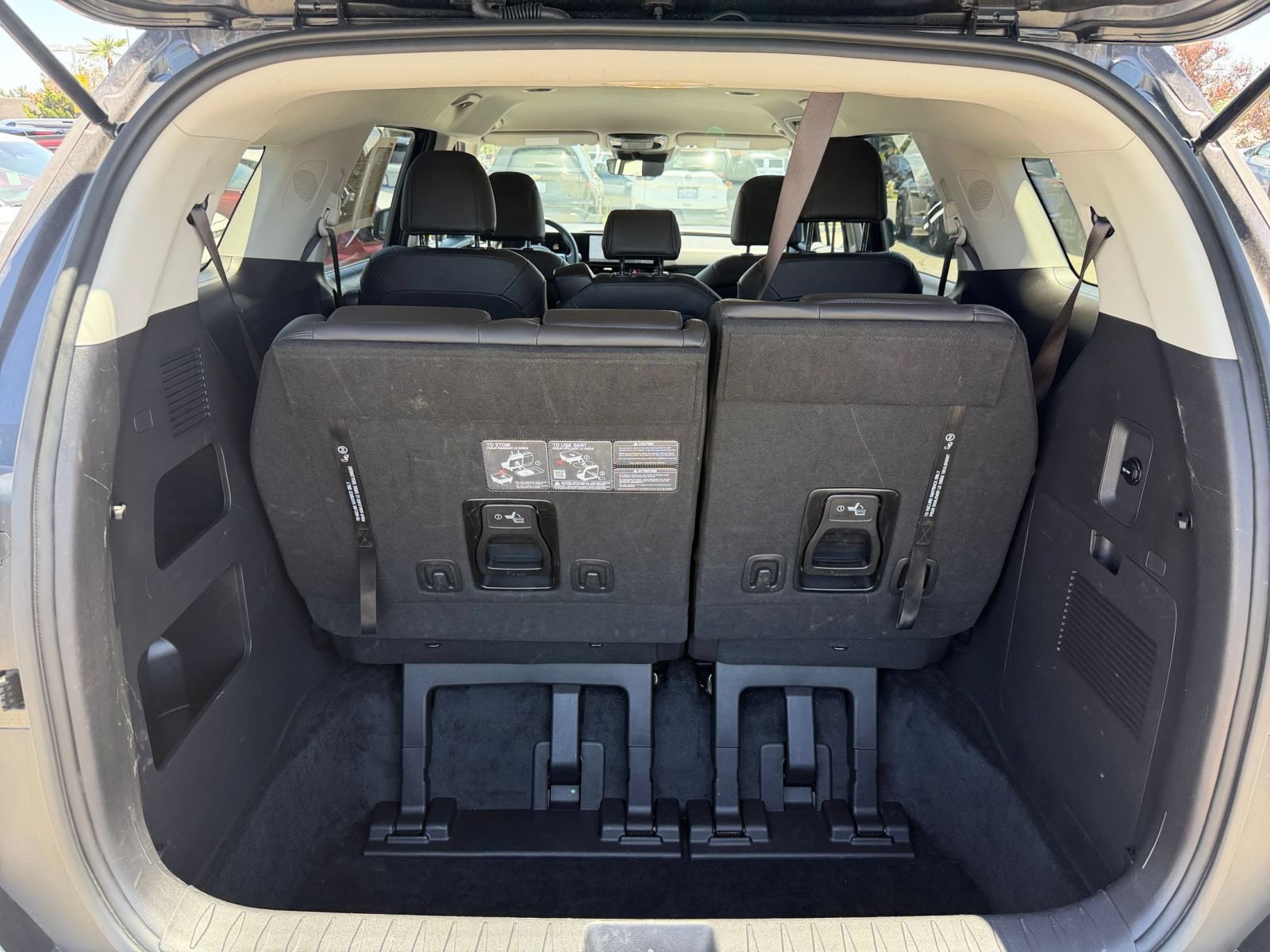 Used 2026 Kia Carnival FWD image 33