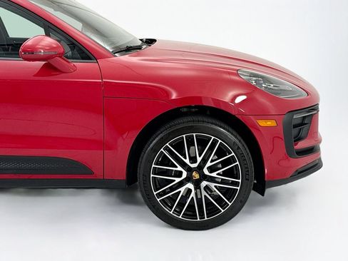 Certified 2025 Porsche Macan AWD/4WD image 11