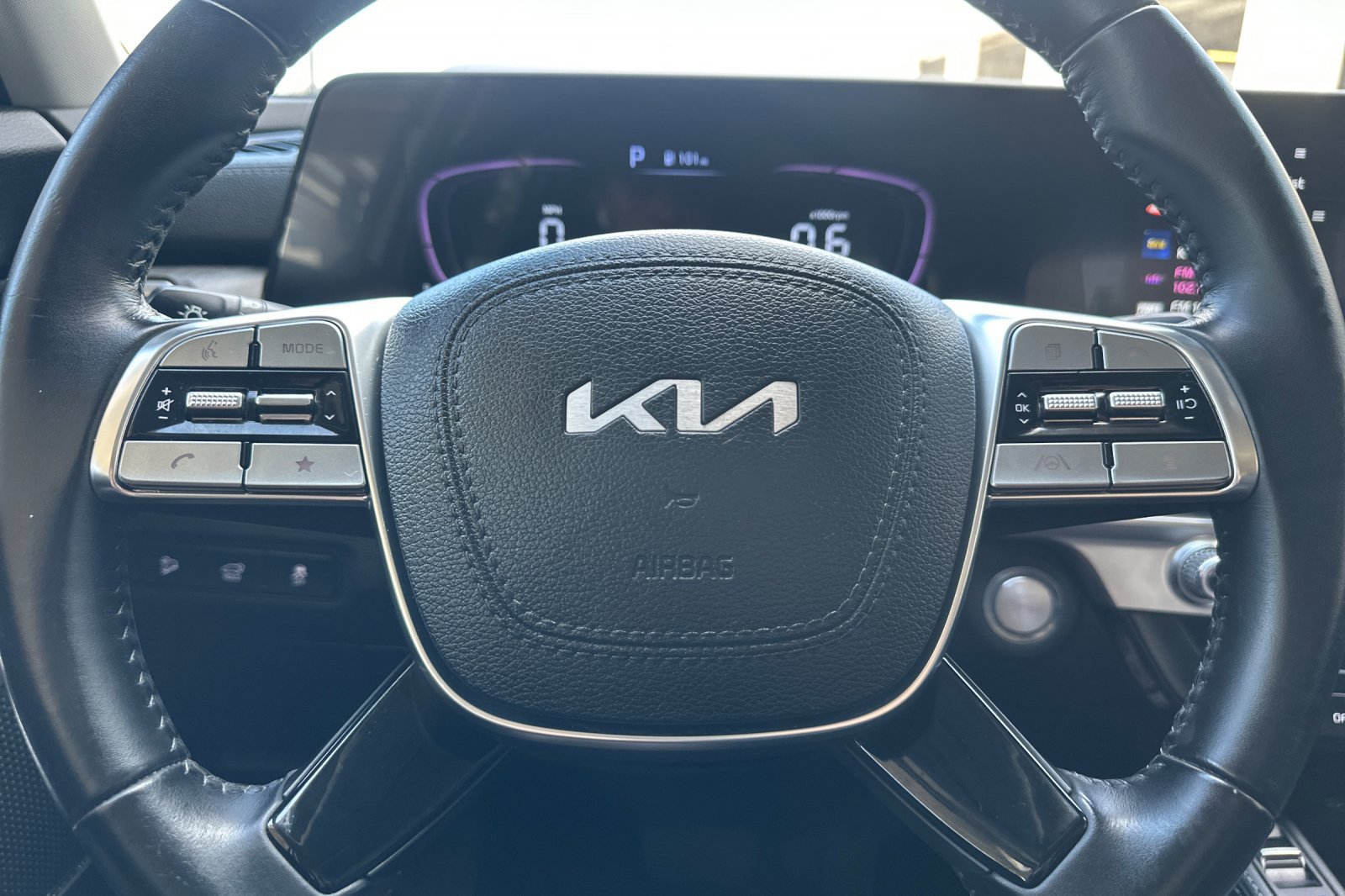 Used 2024 Kia Telluride EX w/ EX Captain's Chair Package FWD image 24
