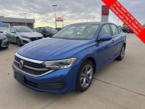 Used 2024 Volkswagen Jetta SE image 1