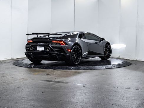 Used 2022 Lamborghini Huracan EVO image 7